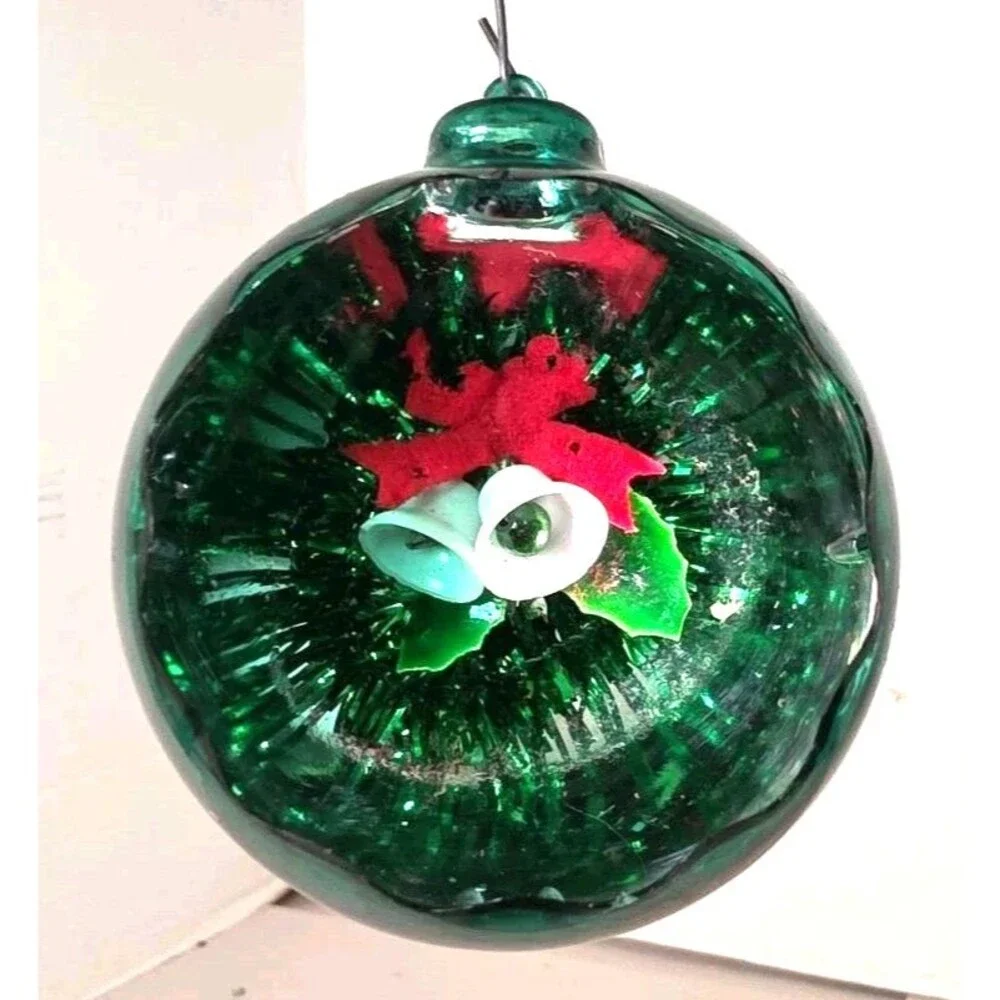 Vtg  Jewel Brite Christmas Ornament Diorama Green Wreath Bell  Reflector Plastic